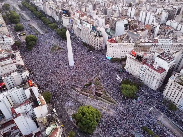 Argentina fännid tulid Buenos Airese tänavatele. Foto: Scanpix / Agustin Marcarian / Reuters
