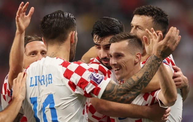 Horvaatia mängijad tähistavad Mislav Oršici löödud väravat. Foto: Scanpix / Tolga Bozoglu / EPA