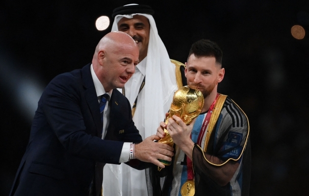 Kas Katari MM-i kaks kõige tähtsamat kuju jäävad selle foto mõttelisest telgjoonest vasakule või paremale? Foto: Scanpix / AFP / Franck Fife