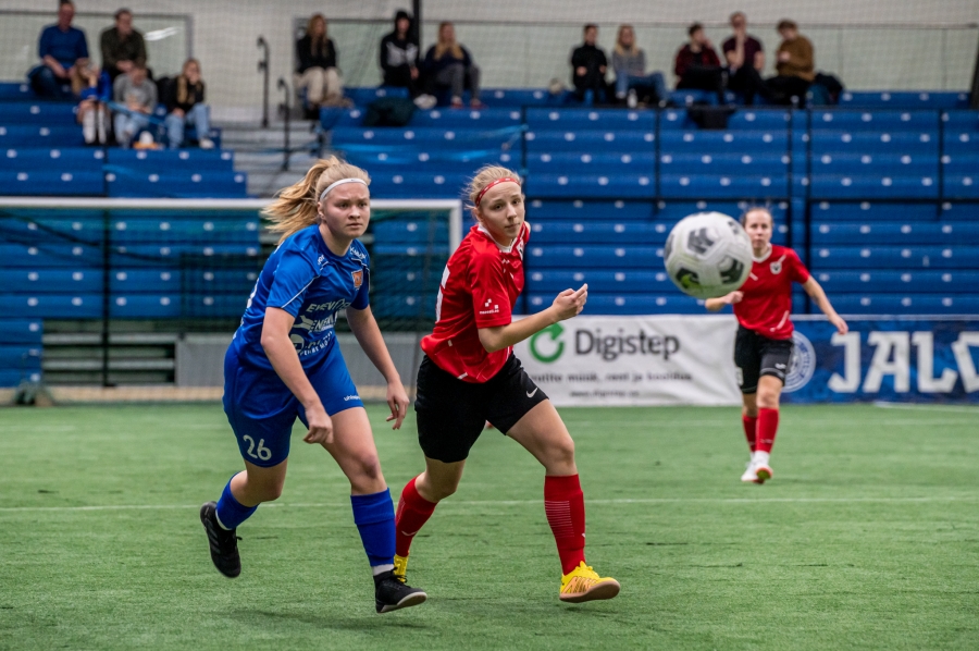 HOMME OTSEPILT: Kalevi spordihallis astub väljakule üheksa naiskonda. Kes kroonitakse parimaks?  (kell 8.45!) 