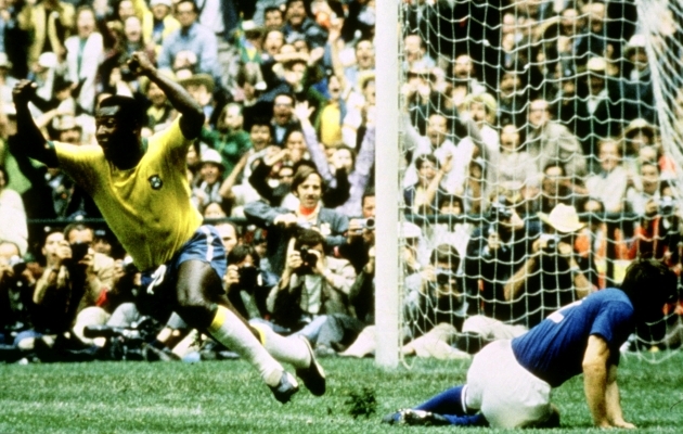 Pele on äsja löönud Itaalia vastu 1970. aasta MM-finaali avavärava. Aga kuivõrd saamegi seda üldse mäletada? Foto: Scanpix / Action images / Sporting picture