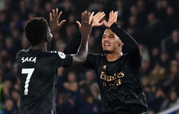 Arsenal pikendas kahe tugitala lepingut