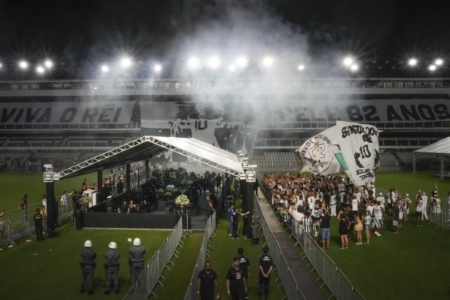 Vila Belmiro staadionil said Pelega jätta hüvasti kõik soovijad. Foto: Scanpix / Matias Delacroix / AP Photo