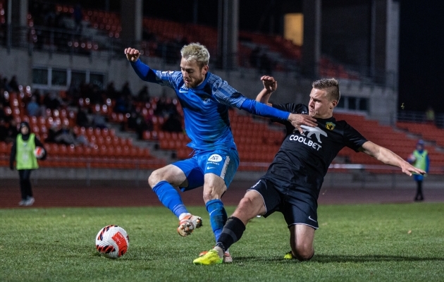 Sander Kapper Tammeka sinises särgis Tartu Tamme staadionil. Kus ta uuel aastal pallib, mees hetkel ei tea. Foto: Brit Maria Tael