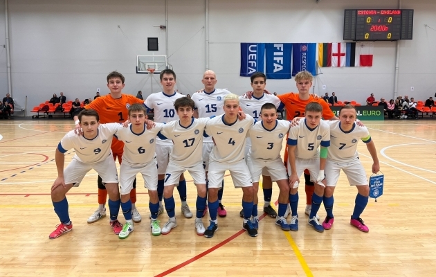 Eesti U19 saalijalgpalli koondis andis inglastele südi lahingu. Foto: EJL