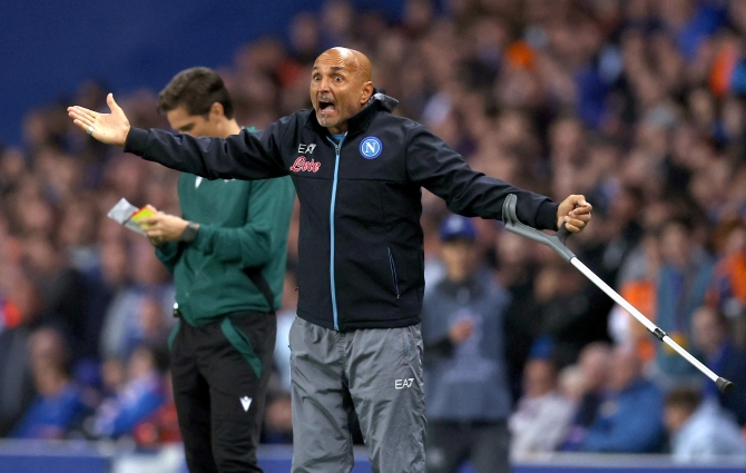 Kroonimata geeniuse tähetund ehk Kuidas ekstsentriline vanameister Napolit Maradona varjust välja juhib