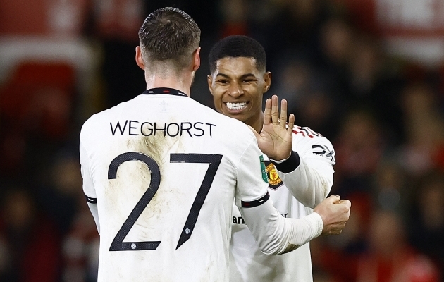 Manchester Unitedi kasuks skoori teinud Wout Weghorst ja Marcus Rashford rõõmustamas õnnestumiste üle. Foto: Scanpix / Reuters / Peter Cziborra