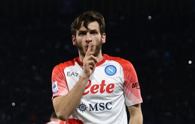 Napoli sünnipäevalaps ja liiga parim väravakütt maksid karikakaotuse eest punasele laternale kätte