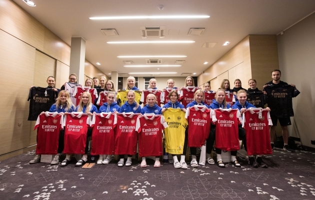 Eesti neidude U17 koondis sai Londoni Arsenalist näpunäiteid ja särke