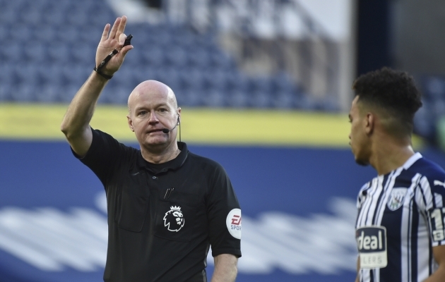 Lee Mason tegi oma viimase vilepartii eelmise hooaja l&otilde;ppfaasis. Hooajal 2022-23 tegutses ta VAR-ina. Foto: Scanpix / Rui Vieira, Pool / AP Photo
