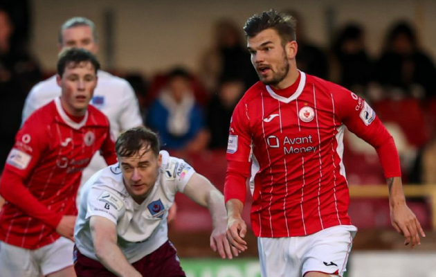 Sligo Roversi paremäär Frank Liivak aktsioonis. Foto: Sligo Rovers Twitter