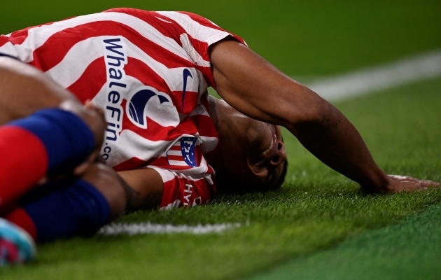 Madridi derbis põlve lõhkunud Atletico põhikaitsja hooaeg sai varakult läbi