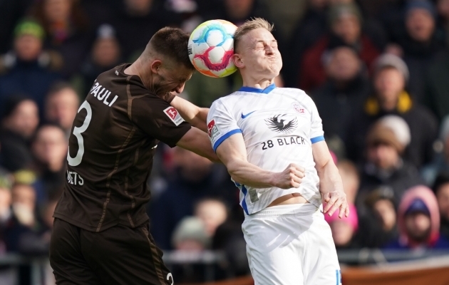 St. Pauli sammub võidult võidule, Mets rassis taas 90 minutit ja tegi nullimängu  (Sappinen ja Stal kaotasid Podolski koduklubile) 