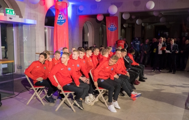 Trans ei pea säravat pakendit nii tähtsaks kui tegelikku sisu