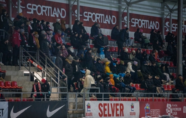 3. märtsil toimunud Premium liiga avamängul FC Flora - Harju JK Laagri, mis toimus jalgpalliliidu hinnangul ebanormaalsetes tingimustes, oli 530 pealtvaatajat. Foto: Katariina Peetson / jalgpall.ee 