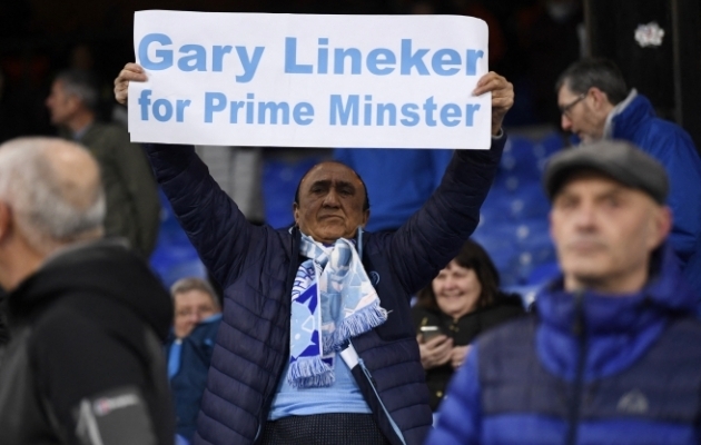 Gary Linekerile avaldati toetust ka n&auml;dalavahetusel peetud Premier League'i kohtumiste ajal. See plakat oli trib&uuml;&uuml;nil Crystal Palace - Manchester City kohtumisel. Foto: Scanpix / Reuters / Tony Obrien