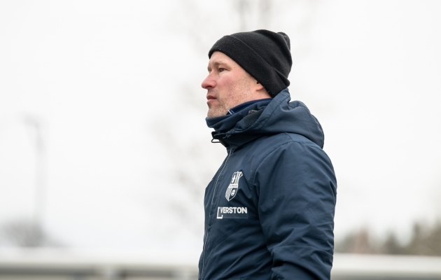 Paide peatreener Karel Voolaid tõdes, et Kuressaare tekitab talle ning tema meeskonnale peavalu. Foto: Liisi Troska / jalgpall.ee