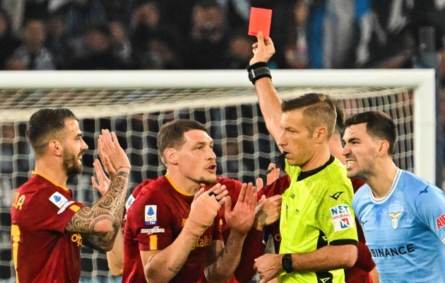 Roma jäi tunniks ajaks kümnekesi ja lõpuks rööviski see neilt võidu. Foto: Scanpix / AFP / Alberto Pizzoli