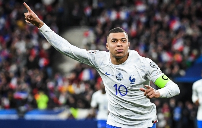 Memo | Vahet pole, kas paelaga või paelata, sest Prantsusmaa vutt on ikka Mbappe nägu