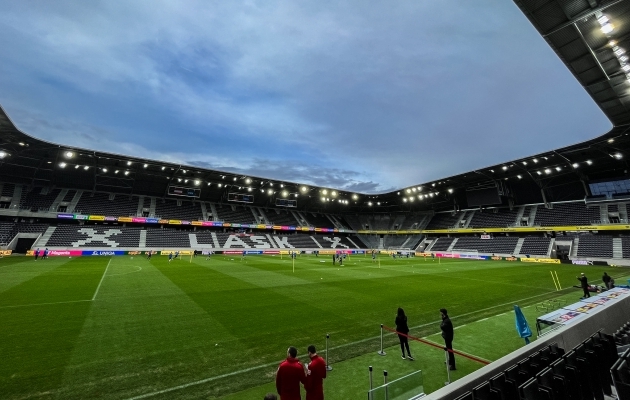 Linzi staadionil on esmaspäeval lisaks pealtvaatajatele ka tippklubide skaute. Foto: Brit Maria Tael