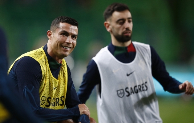 Portugali koondise tähtmängijad Cristiano Ronaldo (vasakul) ja Bruno Fernandes (paremal). Foto: Scanpix / Pedro Nunes / Reuters