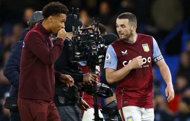 Boubacar Kamara ja John McGinn v&otilde;itu t&auml;histamas. Foto: Scanpix / Peter Cziborra / Action Images via Reuters