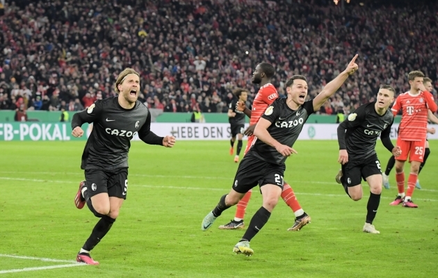 Freiburg v&otilde;ttis v&otilde;idu &uuml;leminutite penaltist. Foto: Scanpix / Eduard Martin / EPA