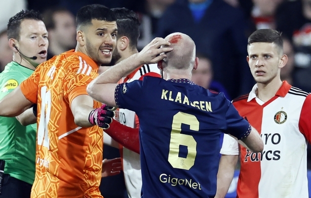 Ajax sammus suure rivaali alistamise järel finaali, võiduvärava löönud poolkaitsjal visati pea veriseks