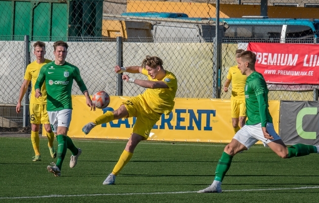 Mattias M&auml;nnilaan m&auml;ngus Flora vastu. Foto: Allan Mehik