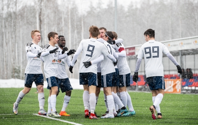Alliance ajas Ida-Virumaal Flora duublil sõrad taeva poole ning astus tabelis nende kannule