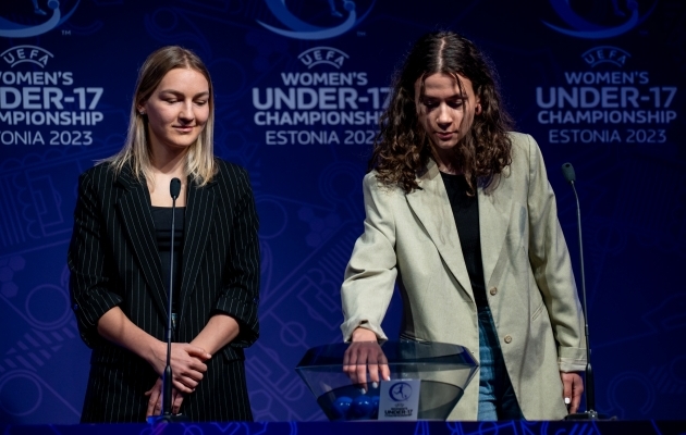Lisette Tammik ja Mari Liis Lillemäe U17 neidude EM-finaalturniiri alagruppide loosimisel. Foto: Liisi Troska / jalgpall.ee