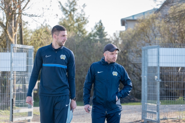 Roman Kožuhhovski (paremal) koos abitreener Igor Morozoviga. Foto: Allan Mehik