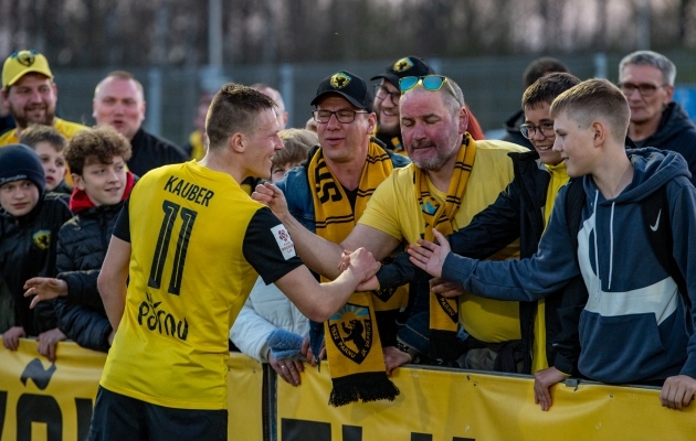 Vaprus pakub ilusat m&auml;ngu, vastutasuks hulgaliselt pealtvaatajaid. Foto: Liisi Troska / jalgpall.ee