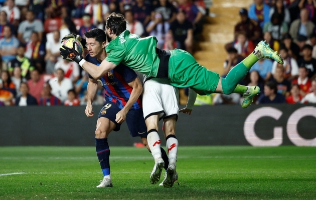 Barcelona koperdas: Lewandowski puudutas punkte vaid ninasõõrmetega