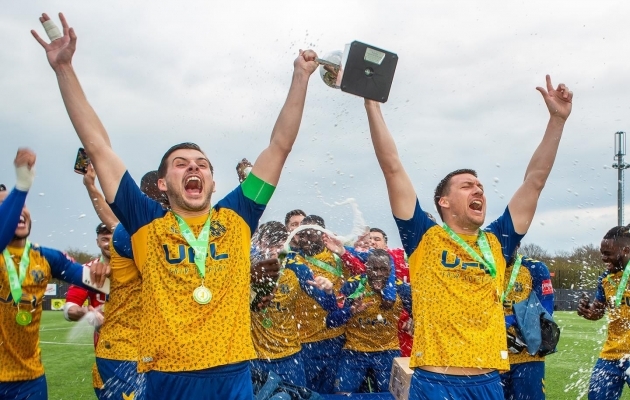 Hashtag United krooniti 2023. aasta 22. aprillil Isthmian League'i p&otilde;hjadivisjoni meistriks. Uuel hooajal pallivad nad Inglismaa jalgpalli seitsmendas divisjonis. Foto: Nashy photo / Hashtag United / Facebook