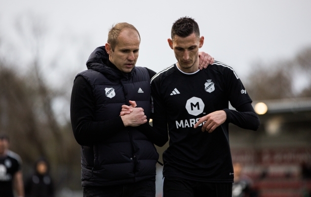 Nikita Andrejev usub, et tal on uusi ideid anda ka N&otilde;mme Kalju &uuml;hele kogenumale m&auml;ngijale Igor Subbotinitle, r&auml;&auml;kimata teistest. Foto: Katariina Peetson / jalgpall.ee