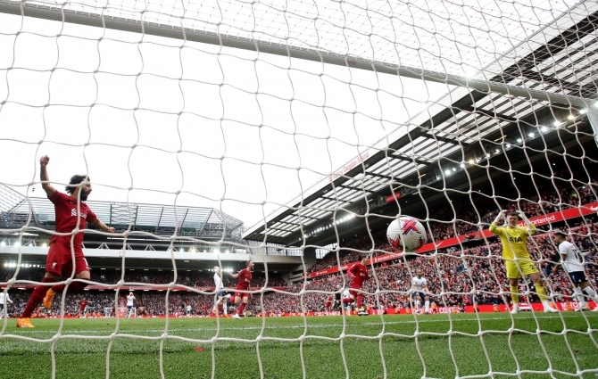 Draama: Spurs tuli lisaminutitel Liverpooli vastu 0:3 kaotusseisust välja, ent kaotas punasest kaardist pääsenud Jota väravast