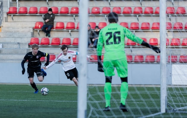 VAATA JÄRELE: Viimsi vastu viimaseks 20 minutiks vähemusse jäänud Nõmme United säilitas liidrikoha  (galerii!) 