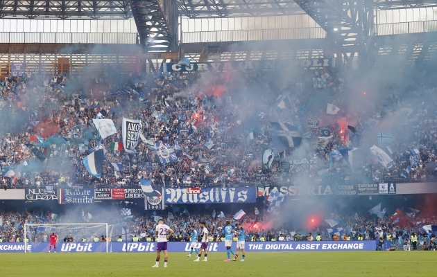 Napoli alistas peomeeleolus Stadio Diego Armando Maradonal Fiorentina  (Verona alistas Lecce) 
