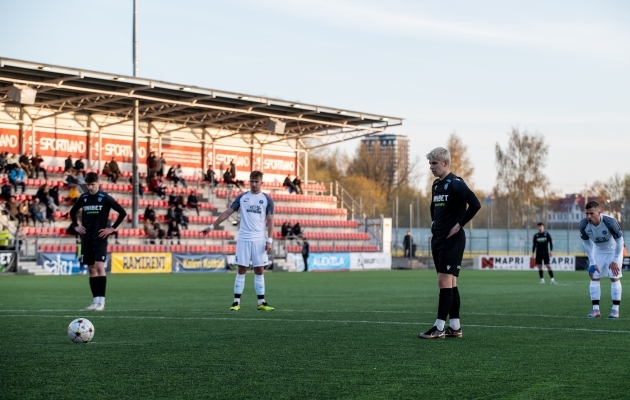 Tristan Toomas Teev&auml;li l&otilde;i Kalevi v&auml;rava penaltist. Foto: Liisi Troska / jalgpall.ee