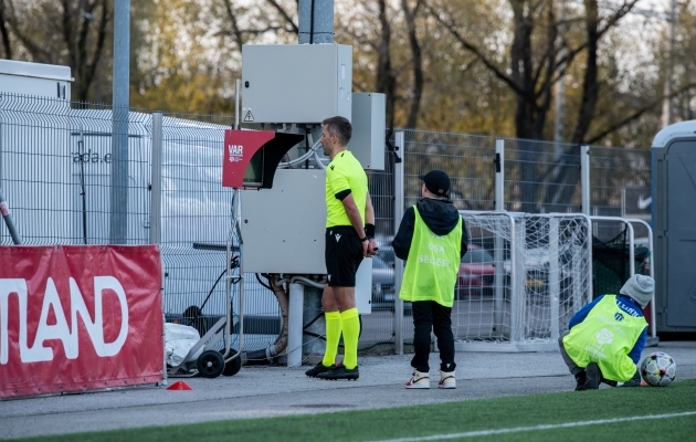 Kristo Tohver jooksis kokkuv&otilde;ttes neli lisal&otilde;iku, mis muutsid m&auml;ngu k&auml;iku oluliselt. Foto: Liisi Troska / jalgpall.ee