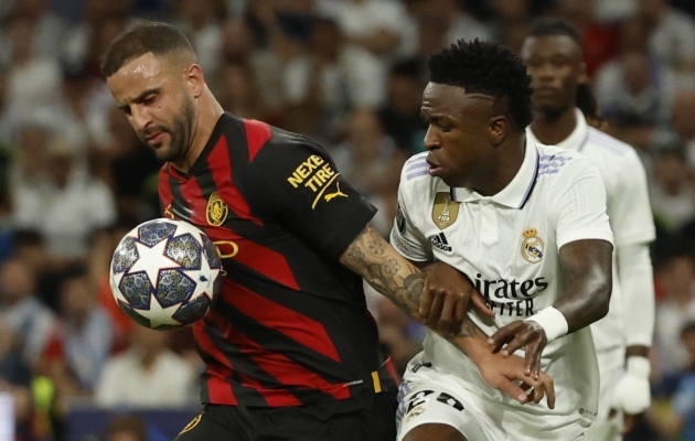 Liikumatu objekt ja peatamatu j&otilde;ud: Kyle Walker ja Vinicius Junior pidasid maha nauditava duelli, kus hiilata &otilde;nnestus m&otilde;lemal. Foto: Scanpix / EPA / Juanjo Martin