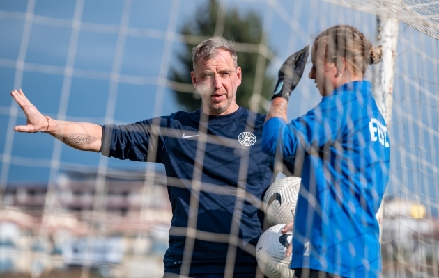 Väravavahtide treener Martin Kaalma võttis üle Viimsi naiskonna juhendamise. Foto: Liisi Troska / jalgpall.ee