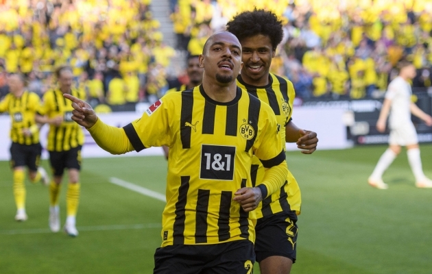 Dortmund klaaris Borussia derbis arved kiiresti ja jätkab Bayernile kuklasse hingamist