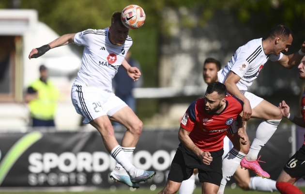 Kalju m&auml;ngis Transi &uuml;le ning sai &uuml;le pika aja v&otilde;idur&otilde;&otilde;mu tunda. Foto: Sergei Stepanov