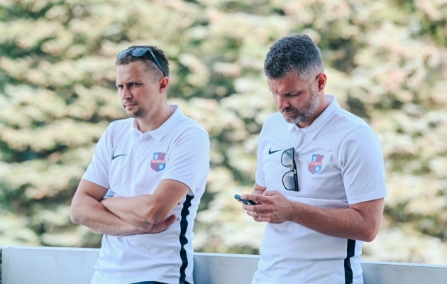 Paide Linnameeskonna spordidirektoril Gert Kamsil (vasakul) ja presidendil Veiko Veskimäel (paremal) on vaja paika saada klubi uus peatreener. Foto: Liisi Troska / jalgpall.ee