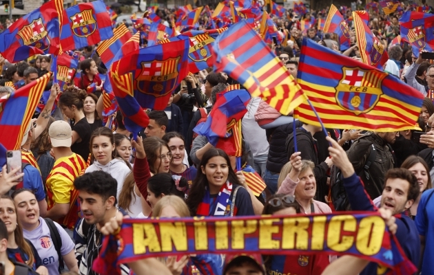 FC Barcelona fännid ootavad meeskonnalt kogu aeg võite. Klubi on aga elanud üle võimete ja pidi mullu suvel leiutama instrumente, millega tagada rahalised vahendid uute mängijate palkamiseks. Juhtkond näeb lahendust Superliigas. Foto: Scanpix / Reuters / Albert Gea