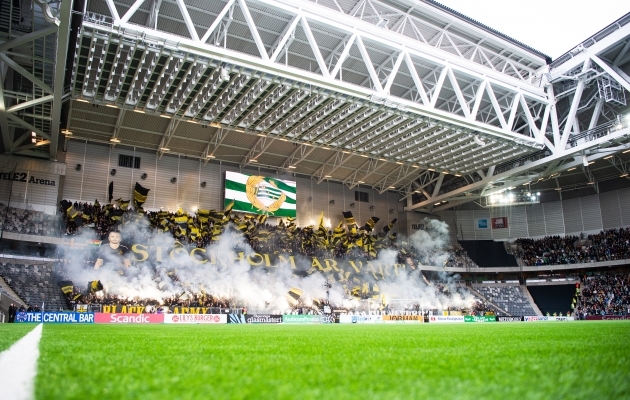 AIK fännid on marulise toetuse poolest tuntud, nüüd läks asi aga ülekäte. Foto: Scanpix / Imago images / Bildbyran / Johanna Lundberg