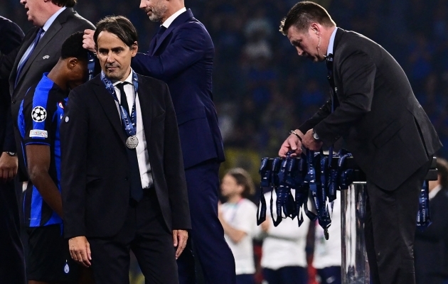 Simone Inzaghi sai kaela Meistrite liiga hõbemedali. Foto: Scanpix / Marco Bertorello / AFP