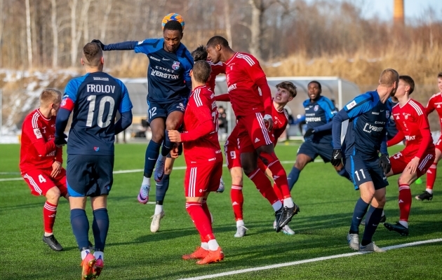 Eelmise ja &uuml;htlasi ka ajaloo esimese omavahelise m&auml;ngu v&otilde;itis 1:0 Paide. Ainuv&auml;rava l&otilde;i number 12 Abdul Razak Yusif, kelle osalemine on k&uuml;sim&auml;rgi all. Foto: Gertrud Alatare